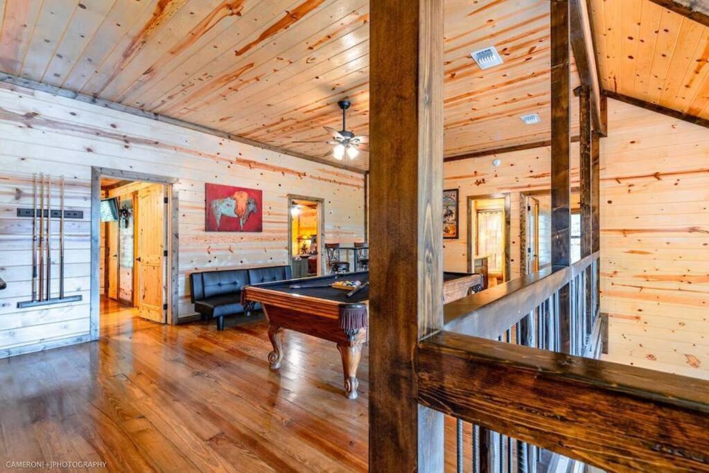 Iron Horse Lodge Sleeps 18, Games, Fire Pit, Hot Tub, Ev, More Broken Bow Zewnętrze zdjęcie