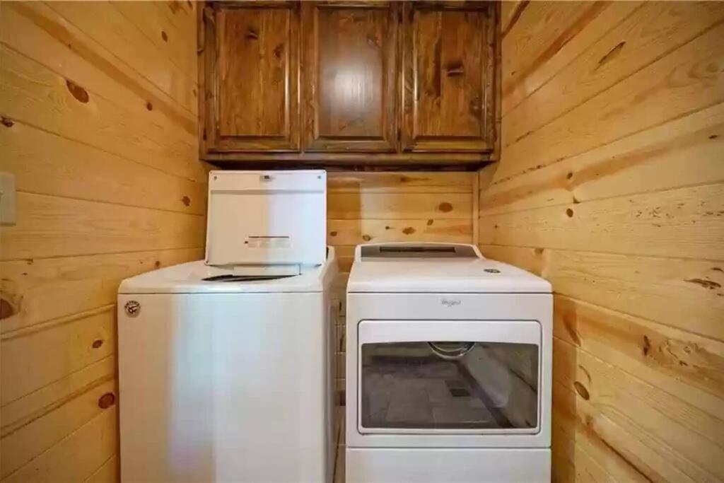 Iron Horse Lodge Sleeps 18, Games, Fire Pit, Hot Tub, Ev, More Broken Bow Zewnętrze zdjęcie