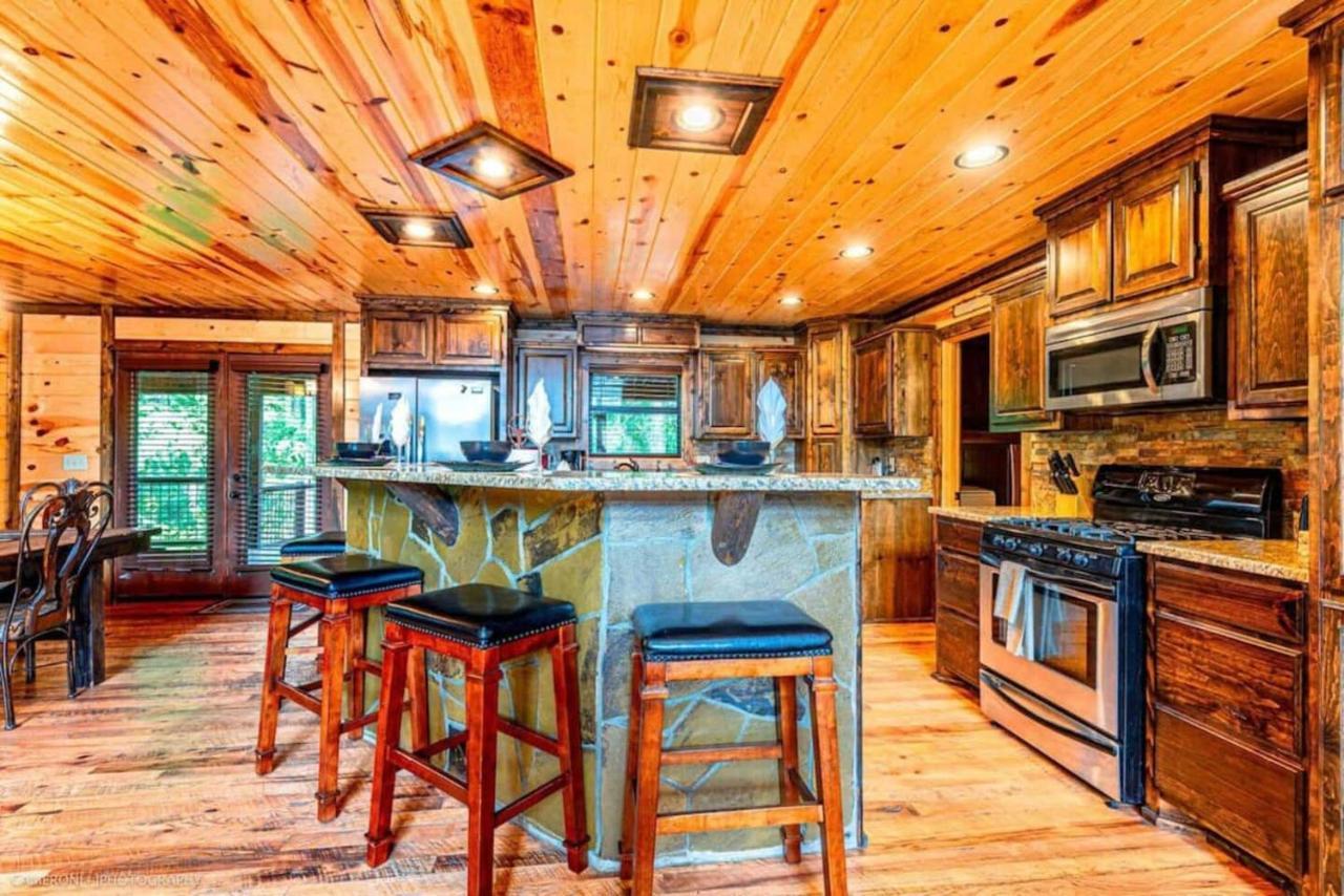 Iron Horse Lodge Sleeps 18, Games, Fire Pit, Hot Tub, Ev, More Broken Bow Zewnętrze zdjęcie