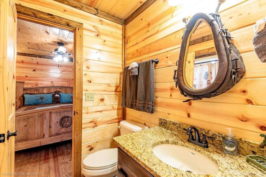 Iron Horse Lodge Sleeps 18, Games, Fire Pit, Hot Tub, Ev, More Broken Bow Zewnętrze zdjęcie