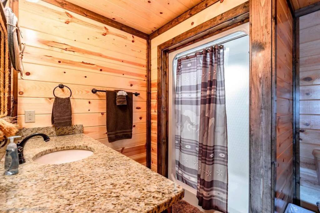 Iron Horse Lodge Sleeps 18, Games, Fire Pit, Hot Tub, Ev, More Broken Bow Zewnętrze zdjęcie