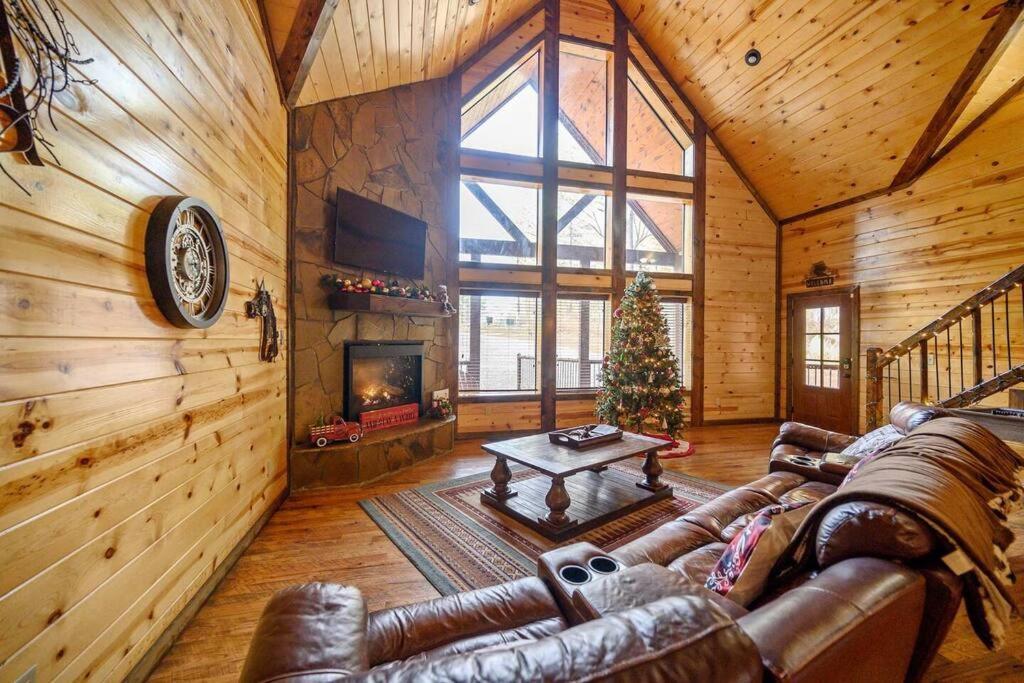 Iron Horse Lodge Sleeps 18, Games, Fire Pit, Hot Tub, Ev, More Broken Bow Zewnętrze zdjęcie