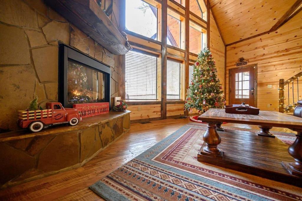 Iron Horse Lodge Sleeps 18, Games, Fire Pit, Hot Tub, Ev, More Broken Bow Zewnętrze zdjęcie