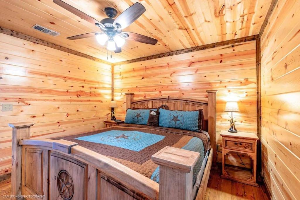 Iron Horse Lodge Sleeps 18, Games, Fire Pit, Hot Tub, Ev, More Broken Bow Zewnętrze zdjęcie