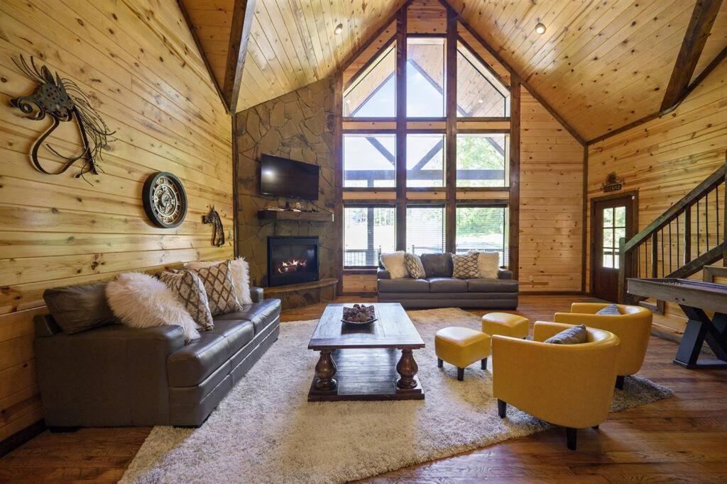 Iron Horse Lodge Sleeps 18, Games, Fire Pit, Hot Tub, Ev, More Broken Bow Zewnętrze zdjęcie