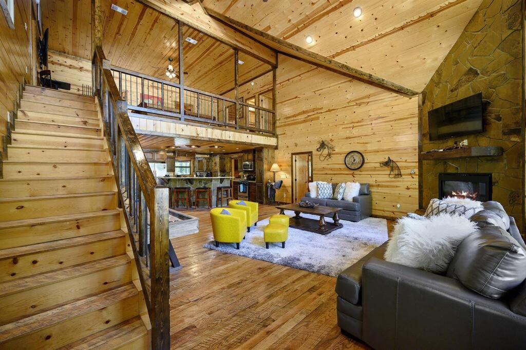 Iron Horse Lodge Sleeps 18, Games, Fire Pit, Hot Tub, Ev, More Broken Bow Zewnętrze zdjęcie