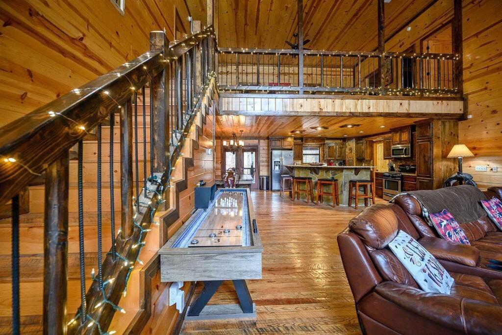 Iron Horse Lodge Sleeps 18, Games, Fire Pit, Hot Tub, Ev, More Broken Bow Zewnętrze zdjęcie