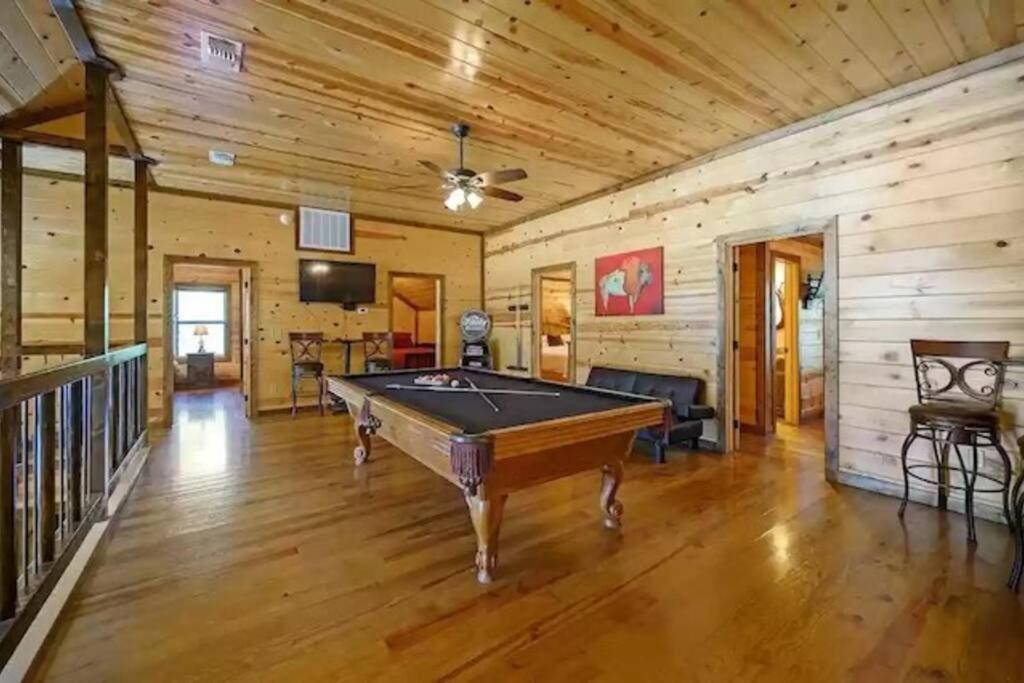 Iron Horse Lodge Sleeps 18, Games, Fire Pit, Hot Tub, Ev, More Broken Bow Zewnętrze zdjęcie