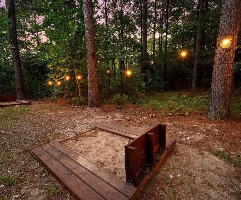 Iron Horse Lodge Sleeps 18, Games, Fire Pit, Hot Tub, Ev, More Broken Bow Zewnętrze zdjęcie