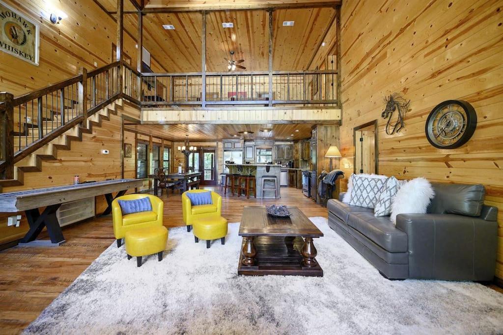 Iron Horse Lodge Sleeps 18, Games, Fire Pit, Hot Tub, Ev, More Broken Bow Zewnętrze zdjęcie