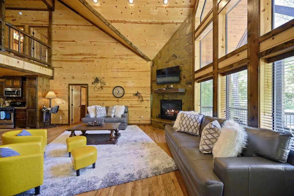 Iron Horse Lodge Sleeps 18, Games, Fire Pit, Hot Tub, Ev, More Broken Bow Zewnętrze zdjęcie