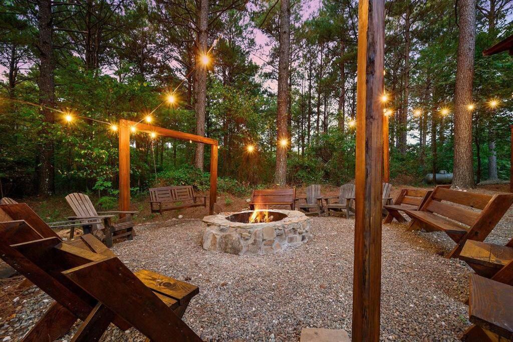Iron Horse Lodge Sleeps 18, Games, Fire Pit, Hot Tub, Ev, More Broken Bow Zewnętrze zdjęcie