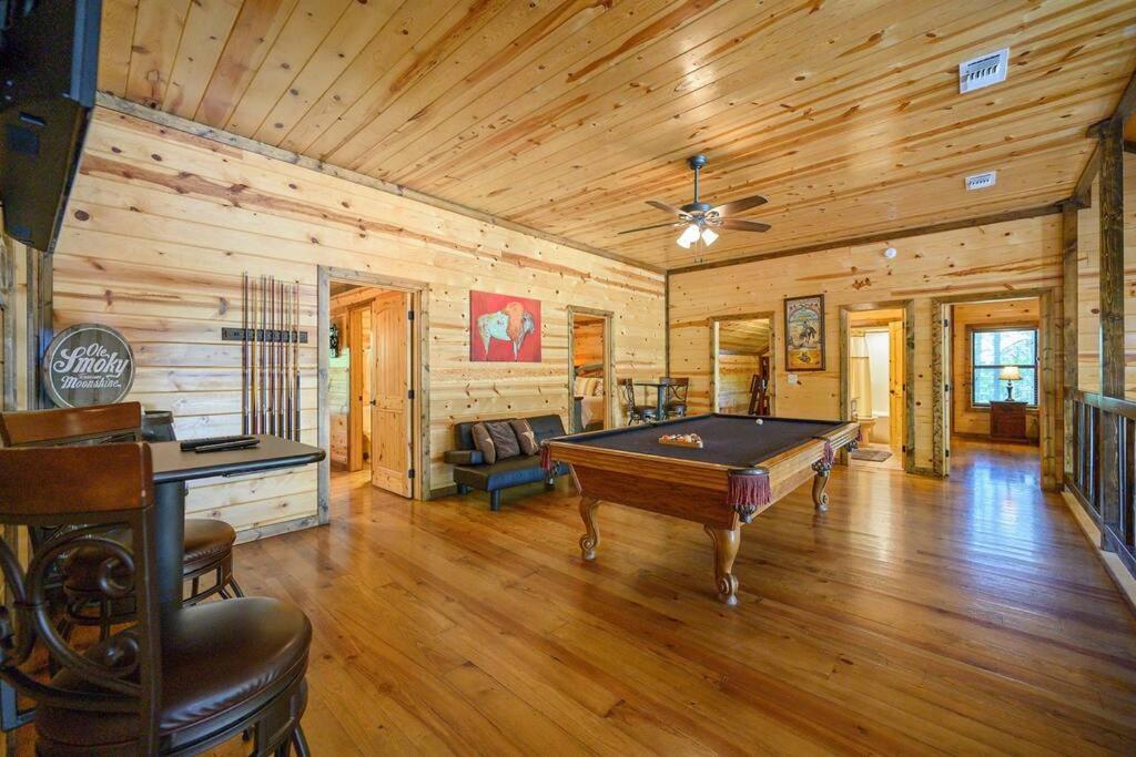 Iron Horse Lodge Sleeps 18, Games, Fire Pit, Hot Tub, Ev, More Broken Bow Zewnętrze zdjęcie