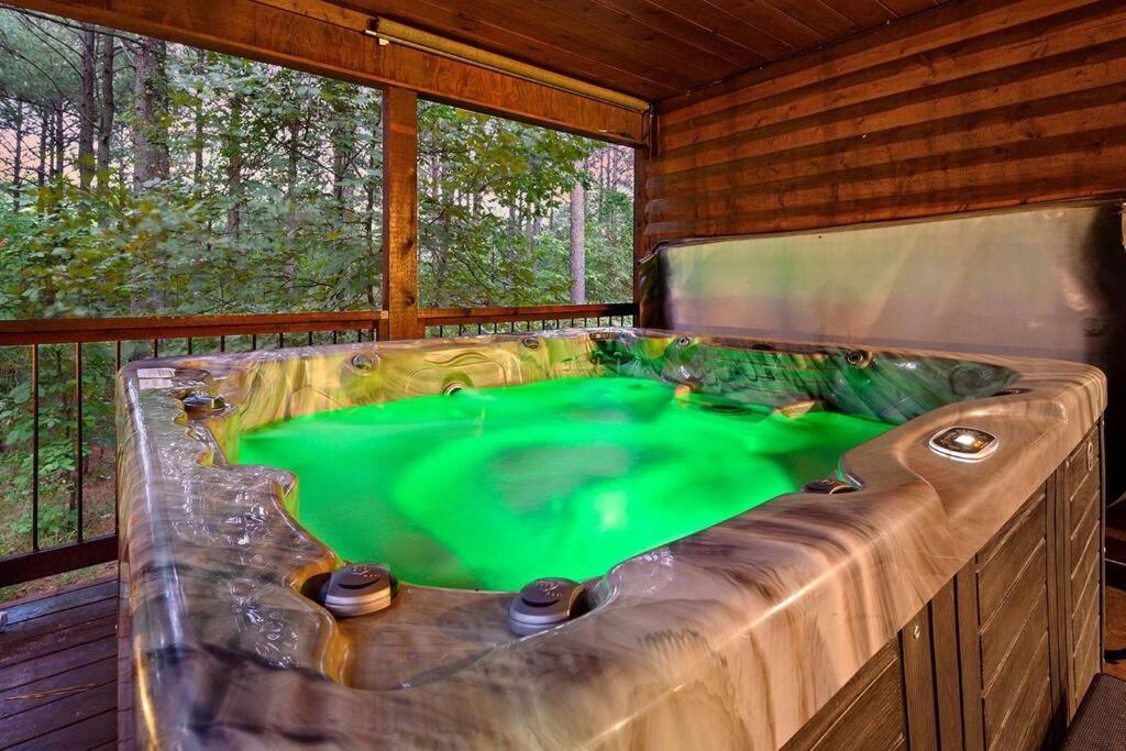 Iron Horse Lodge Sleeps 18, Games, Fire Pit, Hot Tub, Ev, More Broken Bow Zewnętrze zdjęcie